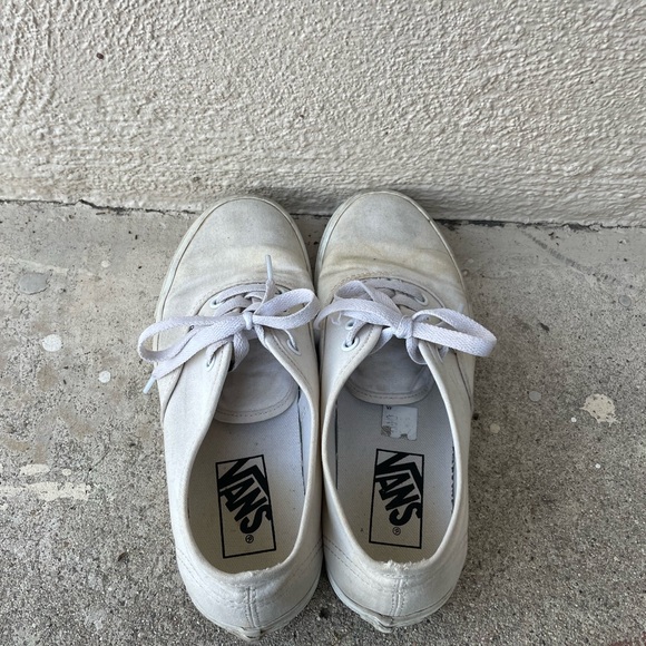 White vans (men’s 4, women’s 6) - Picture 3 of 4